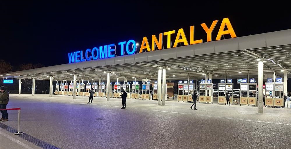 Private luxury VIP transfer from Antalya (AYT) and Gazipasa (GZP) airports to Alanya with chauffeur.