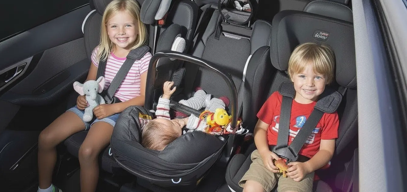 Antalya Airport Transfer: Prioritize your family's safety with our 24/7 VIP shuttle services featuring free child and booster seats. We provide secure, comfortable, and private door-to-door transfers to all Antalya hotels with professional drivers and spacious Mercedes Vito vehicles.